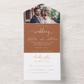 Rustic Terracotta Elegantes Script Foto Hochzeit All In One Einladung (Innen Boden)