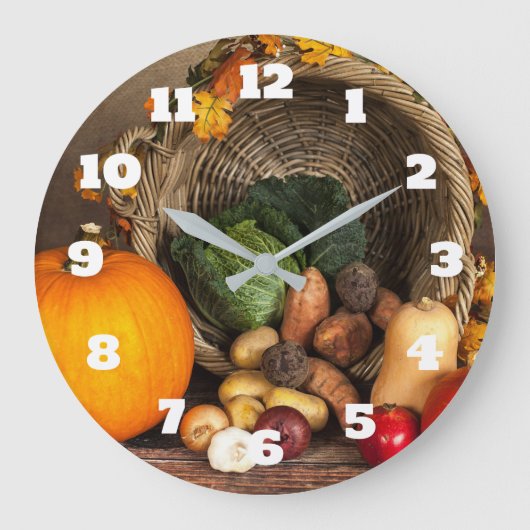 Rustic Thanksgiving Table Bountiful Harvest Große Wanduhr (Vorderseite)