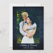 Rustic Wedding Floral Lace Blue Wood Foto Einladung (Rückseite)