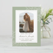 Rustic Wedding Sage Green and White Modern Einladung (Stehend Vorderseite)