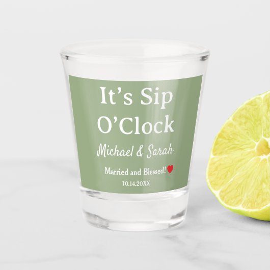Rustic Wedding Sage Green It’s Sip O’Clock Custom Schnapsglas (Vorderseite)