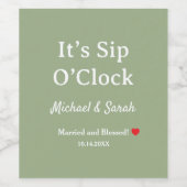Rustic Wedding Sage Green It’s Sip O’Clock Custom Weinetikett (Einzelnes Label)