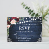 Rustic Wedding Wood Blue Burgundy Floral UAWG RSVP Karte (Stehend Vorderseite)