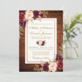 Rustic Wedding Wood Burgundy Floral Wedding Einlad Einladung (Stehend Vorderseite)