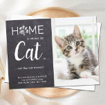 Rustic Weve bewegte neue Adresse Foto Cat Moving Postkarte<br><div class="desc">Zuhause ist, wo die Katze ist ... und die Katze bewegt! Lass Deinem besten Freund, dass Du mit dieser niedlichen und lustigen, benutzerdefinierten Foto Katze bewegende Ankündigung Karte in einem rustikalen Schiefergestein mit Pfotenprint kündigen kannst. Personalisieren Sie Ihre Lieblings-Katze Foto, Namen und Ihre neue Adresse. Diese Lieblingsankündigung ist ein Muss...</div>