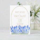 Rustic white gold lavender blue floral wedding einladung (Stehend Vorderseite)