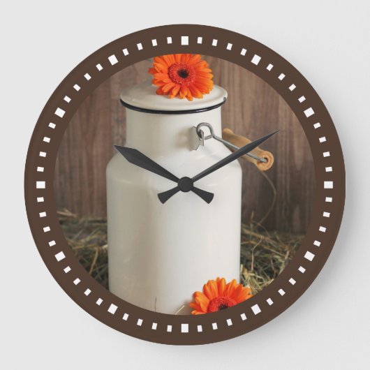 Rustic White Milk Jug with Flowers Große Wanduhr (Vorderseite)