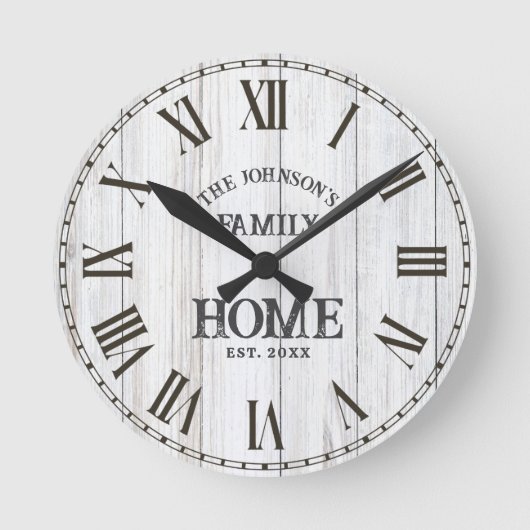 Rustic White Woodgrain Family Name Runde Wanduhr (Vorderseite)
