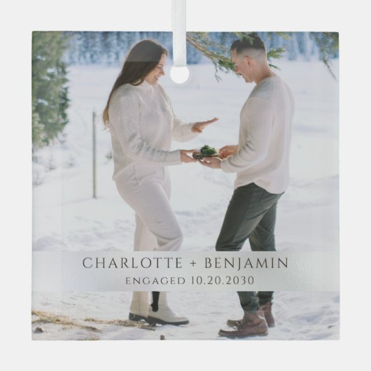 Rustic Winter Snow Engagement Photo Ornament Aus Glas (Vorderseite)