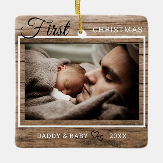 Rustic Wood Baby's First Christmas Foto Keramikornament (Vorderseite)