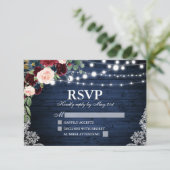 Rustic Wood Blue Burgundy Floral Wedding RSVP Karte (Stehend Vorderseite)