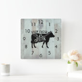 Rustic Wood Boards Cow Silhouette Farm Fresh Milk Quadratische Wanduhr (Zuhause)