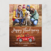 Rustic Wood Brush Script Erntedank Red Truck Postkarte (Vorderseite)