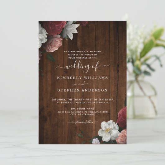 Rustic Wood Burgundy Blush Bloral Formal Hochzeit Einladung (Stehend Vorderseite)