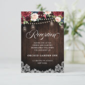 Rustic Wood Burgundy Floral Mason Jar Empfang Begleitkarte (Stehend Vorderseite)