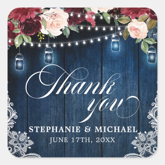 Rustic Wood Burgundy Floral Mason Jar Wedding Quadratischer Aufkleber (Vorderseite)