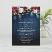 Rustic Wood Burgundy Floral Mason QR Code Wedding Einladung (Stehend Vorderseite)