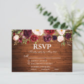 Rustic Wood Burgundy Floral Wedding RSVP w/food (Stehend Vorderseite)