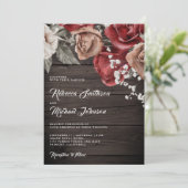 Rustic Wood Burgundy Rose QR Code Wedding Einladung (Stehend Vorderseite)
