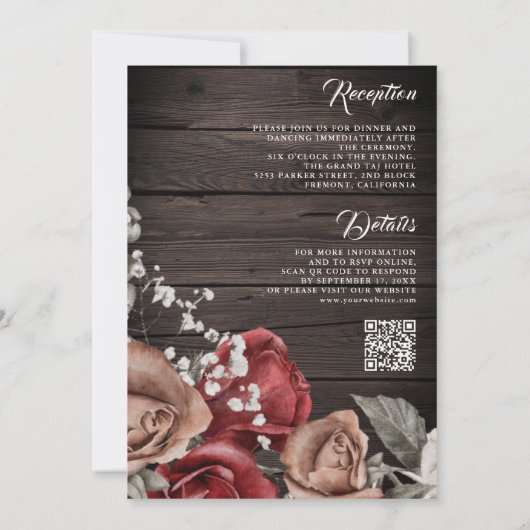 Rustic Wood Burgundy Rose QR Code Wedding Einladung (Rückseite)