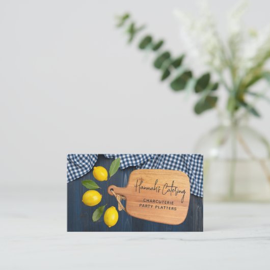Rustic Wood Cutting Board Citrus Cooking Script Visitenkarte (Stehend Vorderseite)