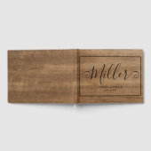 Rustic Wood Elegante Script Familienname Hochzeit Gästebuch (Voll)