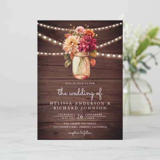 Rustic Wood Fall Dahlia Mason Jar QR Code Wedding Einladung (Stehend Vorderseite)