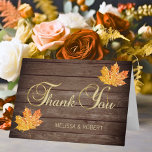 Rustic Wood Fall Orange Wedding Vielen Dank Dankeskarte<br><div class="desc">DANKE DANK an deine Gäste mit diesen schönen,  eine der freundlichen Karten. Rustikale Scheune,  ländlicher Hintergrund mit Imitaten aus metallischem Ahornblatt in orangefarbenen Farbtönen. Fügen Sie ein Foto in der Karte hinzu. Leicht zu bearbeiten Vorlagen.</div>