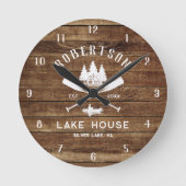 Rustic Wood Family Lake House Fisherman Trees Runde Wanduhr (Vorderseite)