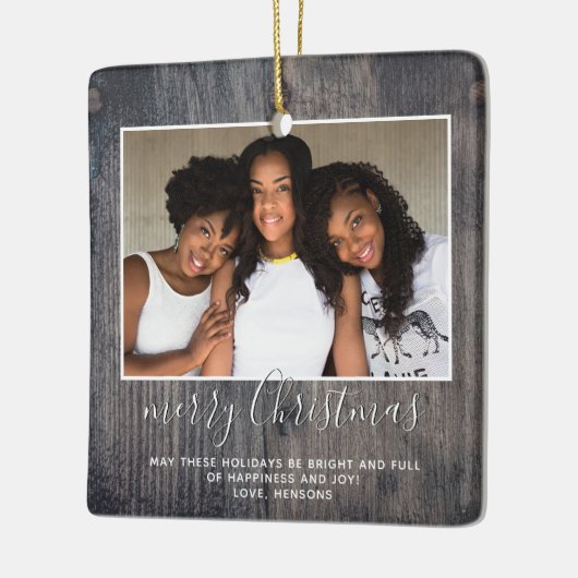 Rustic Wood Frohe Weihnachts-Script Familie Foto Keramikornament (Links)