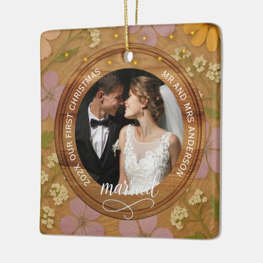 Rustic Wood Grain Floral First Christmas married Keramikornament (Links)