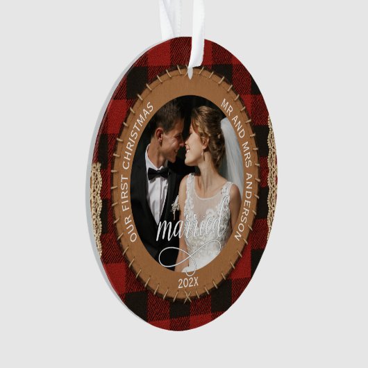 Rustic Wood Grain Plaid First Christmas Married Ornament (Vorderseite)
