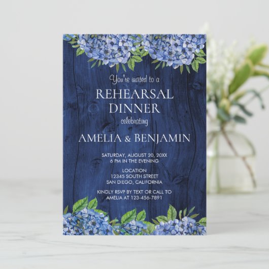 Rustic Wood Hydrangeas Hochzeitsessen Probe Einladung (Stehend Vorderseite)