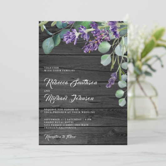 Rustic Wood Lavender Eucalyptus QR Code Wedding Einladung (Stehend Vorderseite)