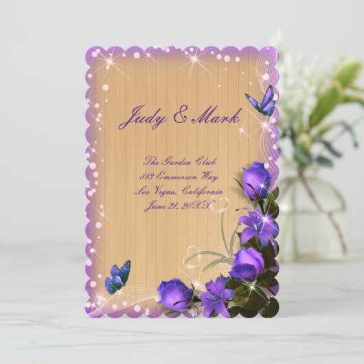 Rustic Wood Lila Floral Wedding Card Einladung (Stehend Vorderseite)