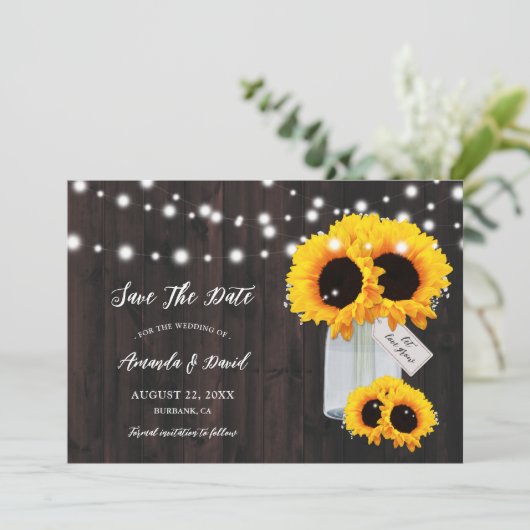 Rustic Wood Mason Jar Sunflower Save the Date Card (Stehend Vorderseite)