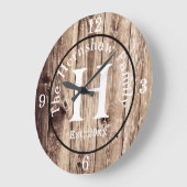 Rustic Wood Monogram Family Große Wanduhr (Winkel)