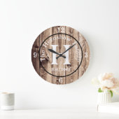 Rustic Wood Monogram Family Große Wanduhr (Zuhause)