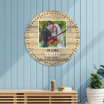 Rustic Wood Newly Wed Photo Wedding Anniversary   Große Wanduhr<br><div class="desc">Unique anniversary clock to personalize with couple photo,  name and established year. The rustic wedding clock with a distressed wood effect  makes a great gift for weddings, anniversaries,  and new home housewarming.</div>