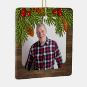 Rustic Wood Pine Boughs Memorial Foto Christmas Keramikornament (Rechts)