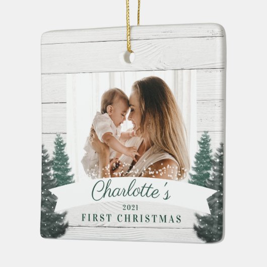 Rustic Wood Pine Trees Baby First Christmas Foto Keramikornament (Links)