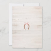 Rustic Wood Pink Girl First Rodeo Einladung (Rückseite)