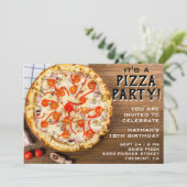 Rustic Wood Pizza Geburtstagsparty Einladung (Stehend Vorderseite)