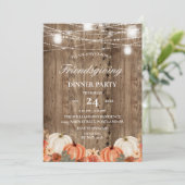 Rustic Wood Pumpkin & Floral Friendsgiving Dinner Einladung (Stehend Vorderseite)