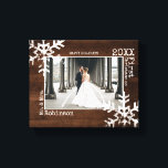 Rustic Wood Snowflake Neugezeichnetes Weihnachtsfe Leinwanddruck<br><div class="desc">Passen Sie diese Leinwand mit einem Hochzeitsfest Foto oder einem Foto von Ihnen und Ihrem neuen Ehemann oder Ehefrau genießen das Leben zusammen. Diese Leinwand ist perfekt für die Neuvermählten geeignet und verfügt über einen Schriftart für Schneeflocken und Schreibmaschinen.</div>