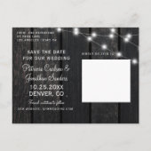 Rustic wood string lights barn save date wedding ankündigungspostkarte (Rückseite)