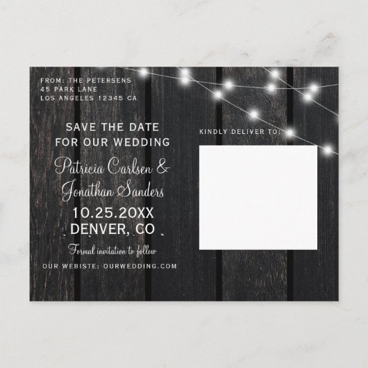 Rustic wood string lights barn save date wedding ankündigungspostkarte (Rückseite)