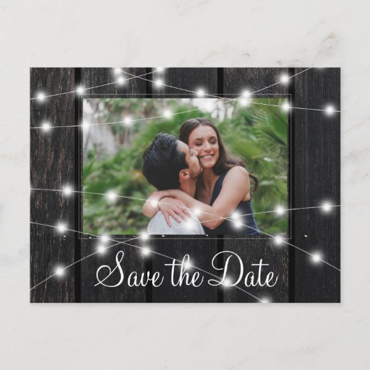 Rustic wood string lights barn save date wedding ankündigungspostkarte (Vorderseite)