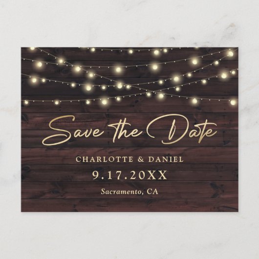 Rustic Wood String Lights Elegant Script Wedding Ankündigungspostkarte (Vorderseite)