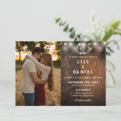 Rustic Wood String Lights Photo QR Code Wedding Einladung (Stehend Vorderseite)
